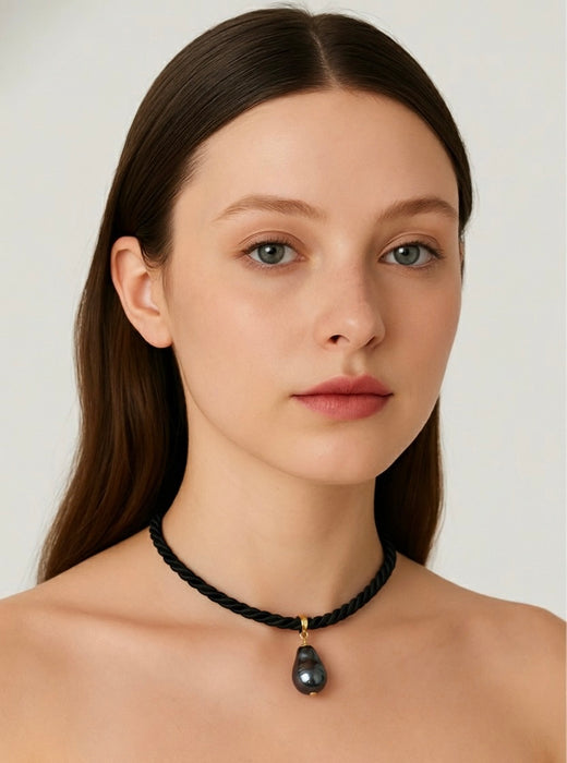 ROPE & PEARL NECKLACE